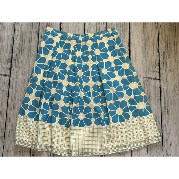 J. McLaughlin Dresses & Skirts - J McLaughlin Blue/White Floral Geometric Pleated Lined‎ Skirt Size 6 Cottagecore